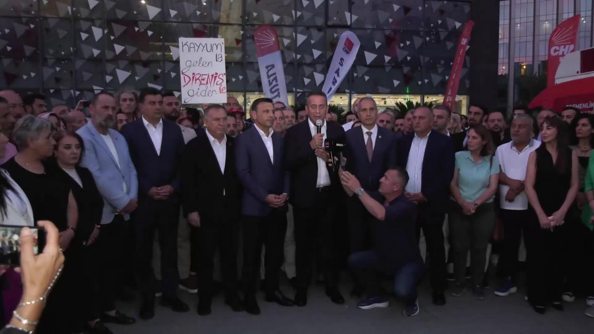 CHP İstanbul İl Binası polis tarafından abluka altına alındı